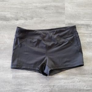Black Pocket Detailed F21 Athletic Short